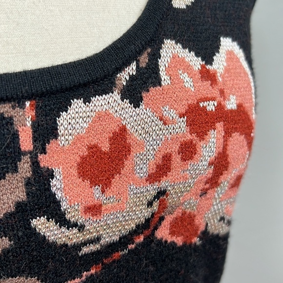NWT Sweater Dress Ali + Jay | Knit Sleeveless Floral Dark Body Con Sheath Medium - Picture 7 of 8